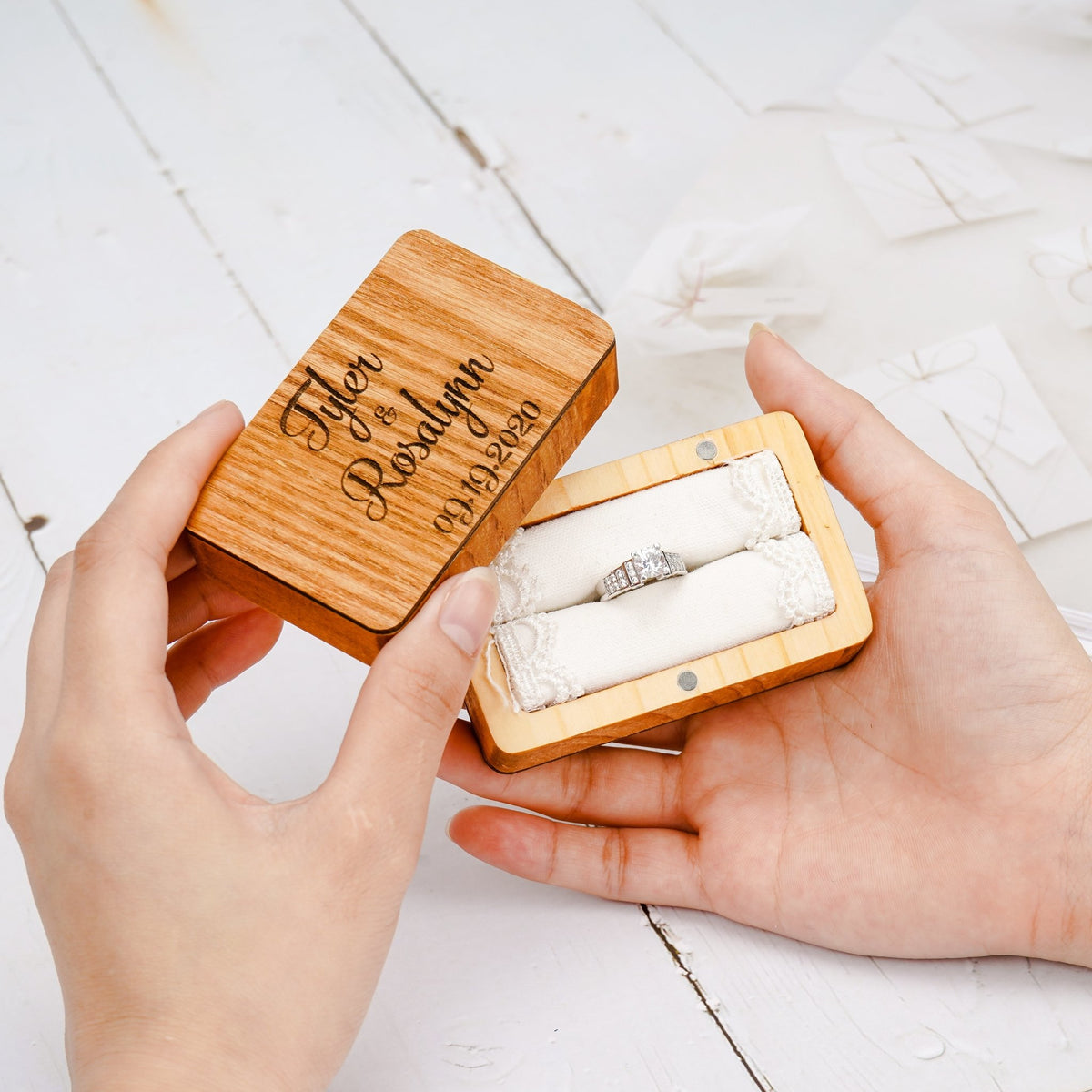 Wholesale Wedding Ring Box Wood MR & MRS Printed Wedding Ring Bearer, Rustic Ring Holder Jewelry Gift Box 10cm * 6cm * 5cm From China