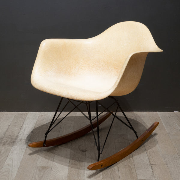 Eames Upholstered Molded Plastic Side Chair 4-Leg Base / DSX_U by Herman Miller | Product Data & Impact Calculators by ecomedes