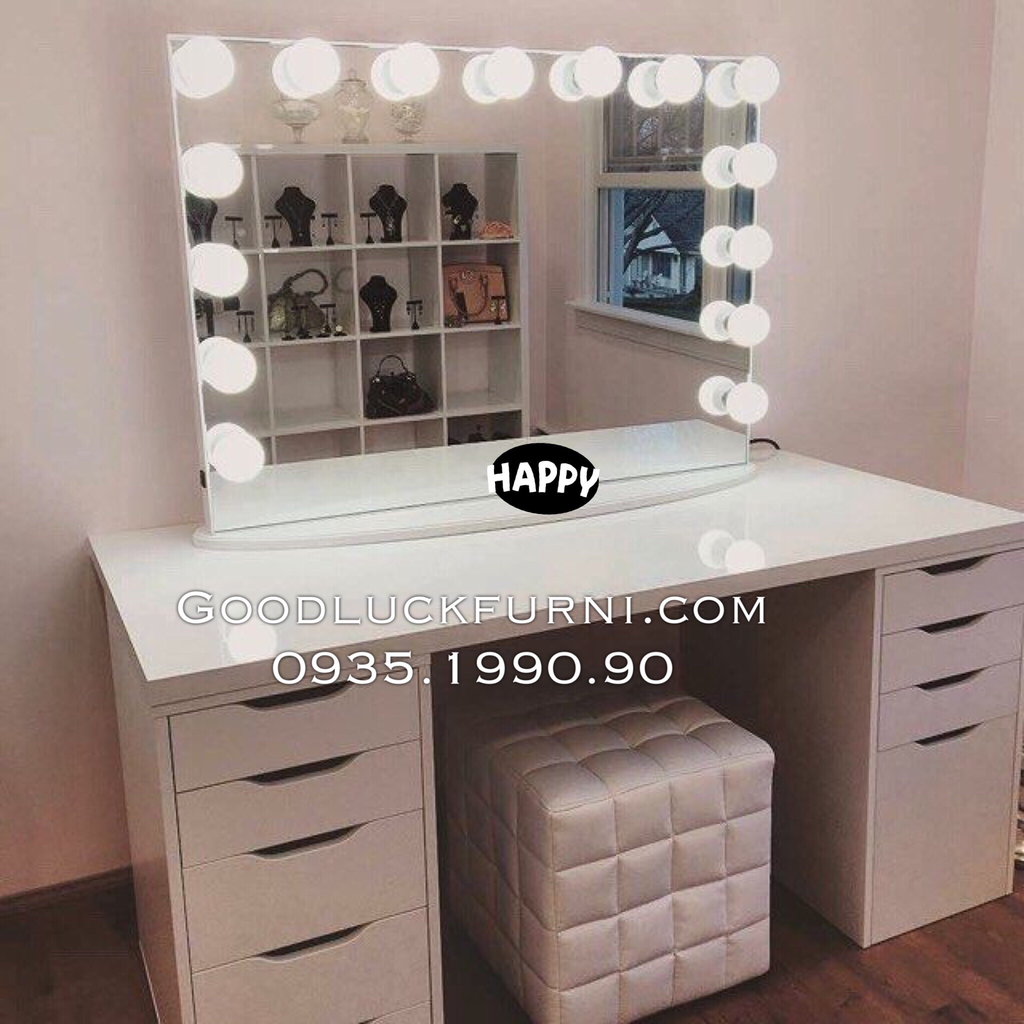 Get Perfect Makeup with Magnification Lighted Makeup Mirror: <a href='/15x-magnifying-mirror/'>1<a href='/5x-magnifying-mirror/'>5x Magnifying Mirror</a></a> with Elegant Lighting