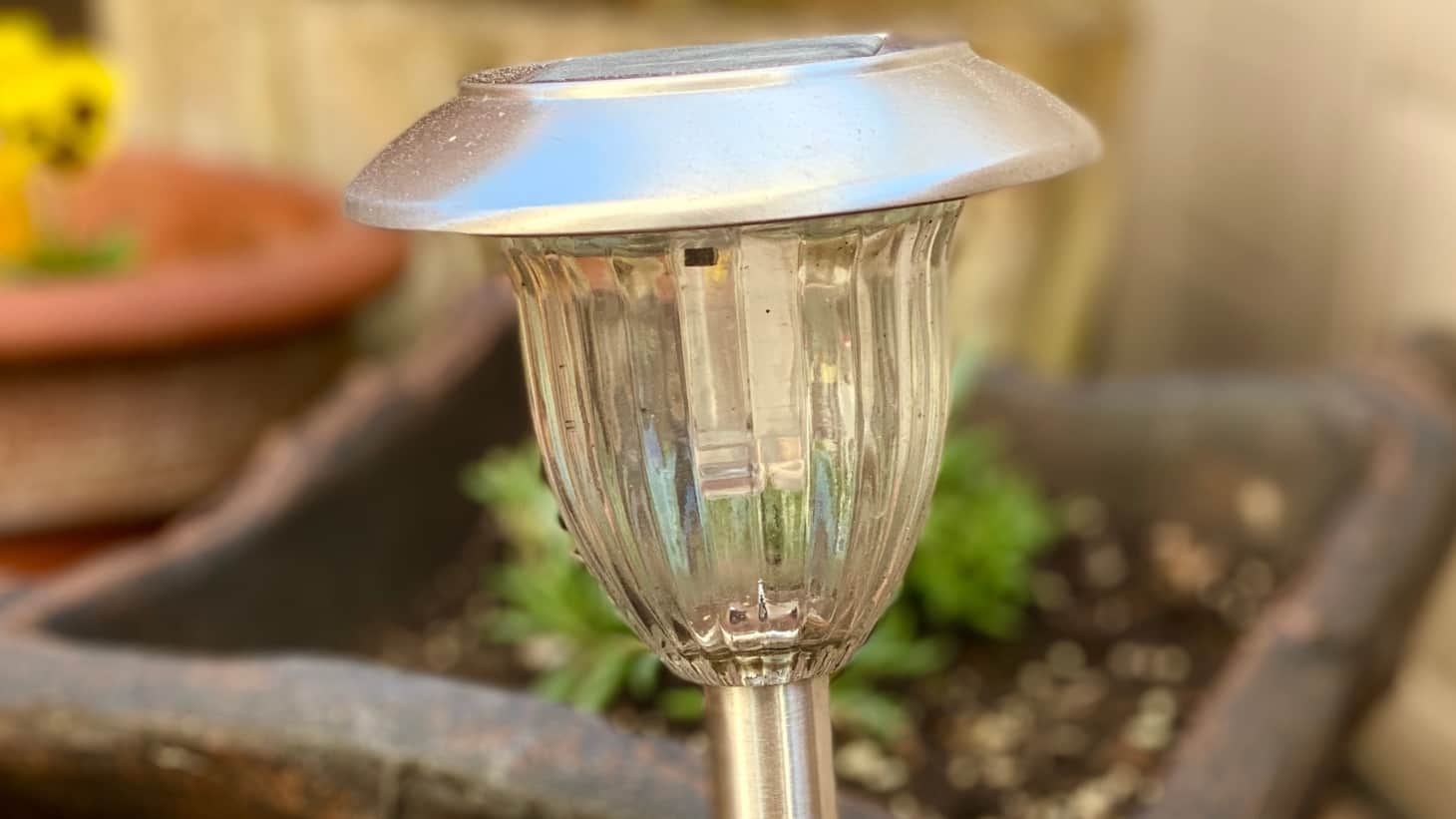 Do Solar Landscape Lights Need Batteries? - Landscape | hanaleikauaivacation.com