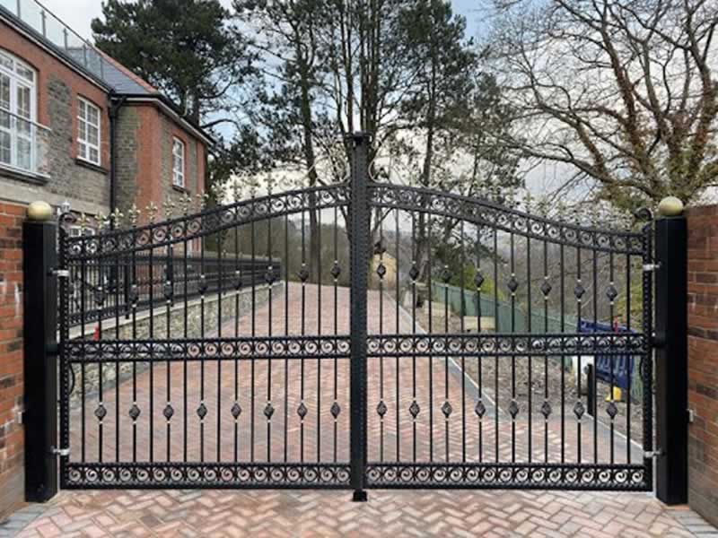 wrought iron gates - Wrought Iron Gates and the House Concept  Home Living Ideas - backtobasicliving.com