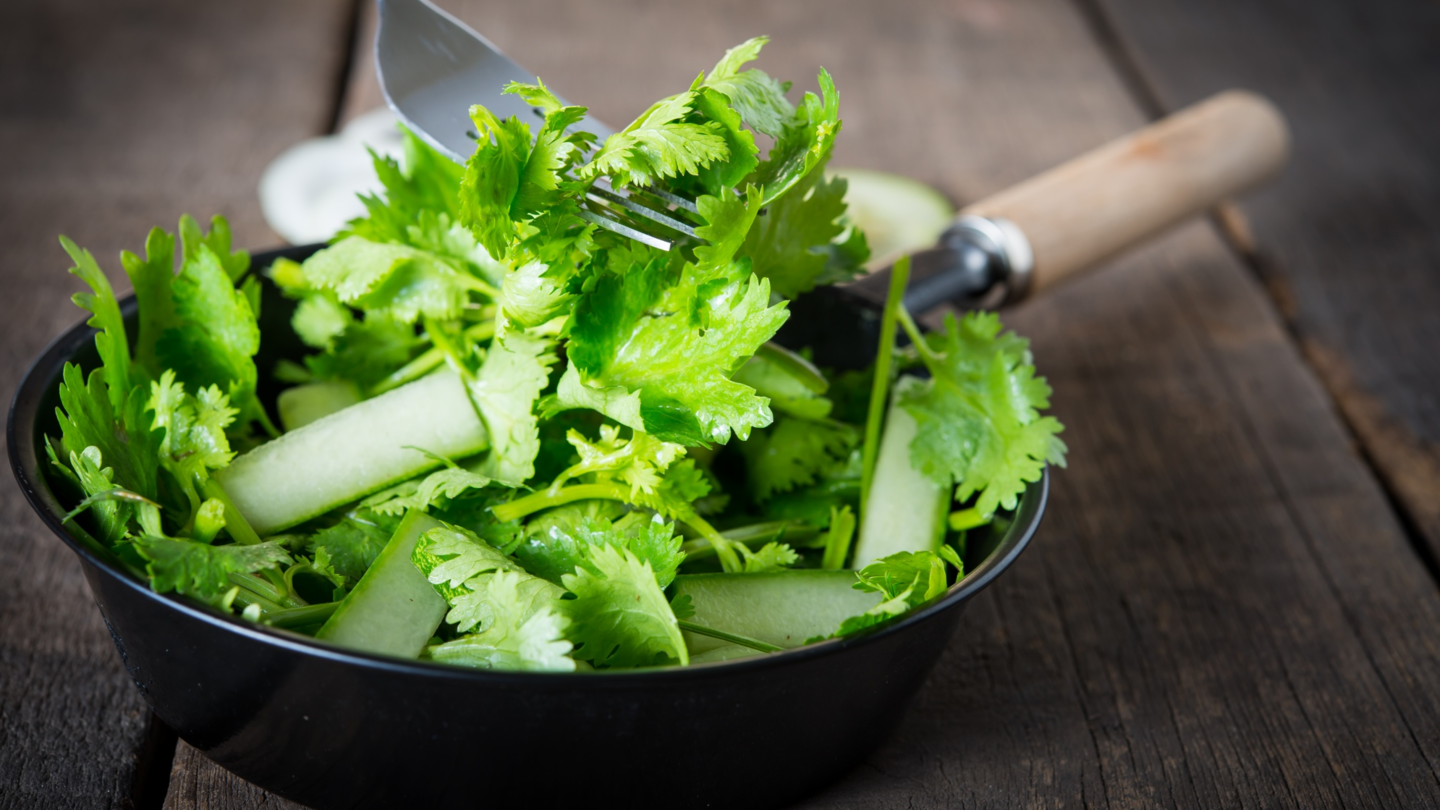 Bowl With <a href='/crushed-coriander/'>Crushed Coriander</a> Stock Image - Image of leaves, freshness: 39508723