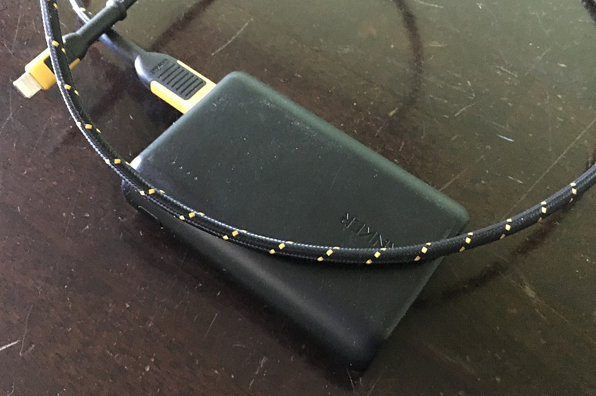 Phone Charger GIFs - Find & Share on GIPHY