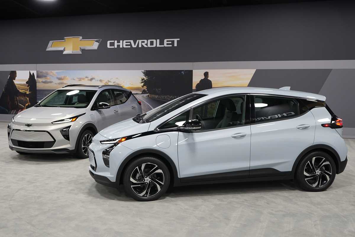 GM ditching Chevy Bolt, shifting to electric trucks