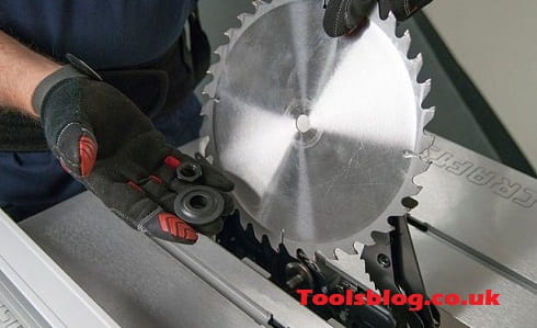 How to change table saw blade without a wrench - Electricaltoolsworld