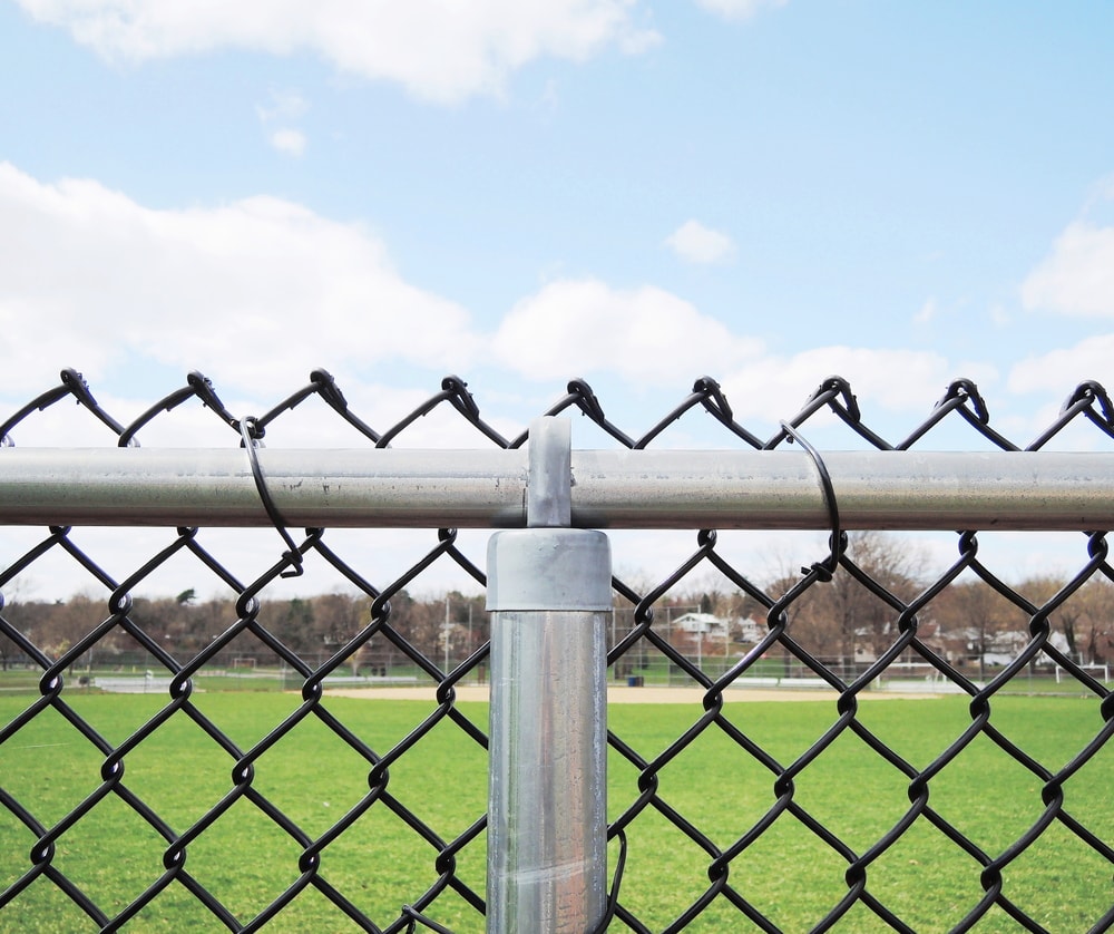 Chain-link fence | Define Chain-link fence at Dictionary.com