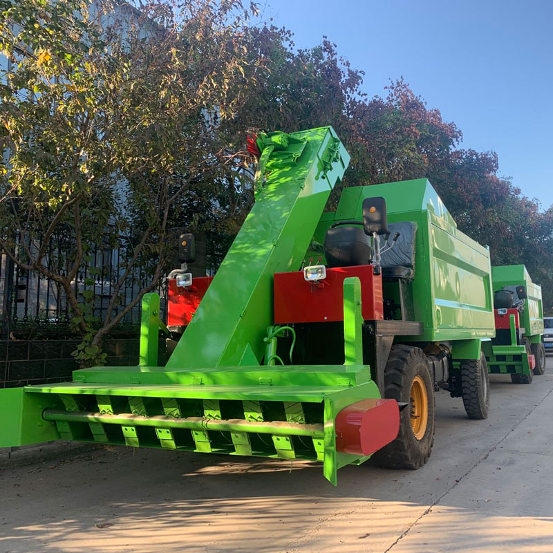 Factory Direct: Hydraulic Drive Manure Cleaning Truck for Cattle Farms - Self-Propelled & Automatic