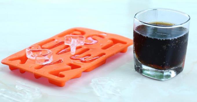 26 Letters Design Rubber Ice Cube Tray , Flexible Ice Cube Trays Healthy