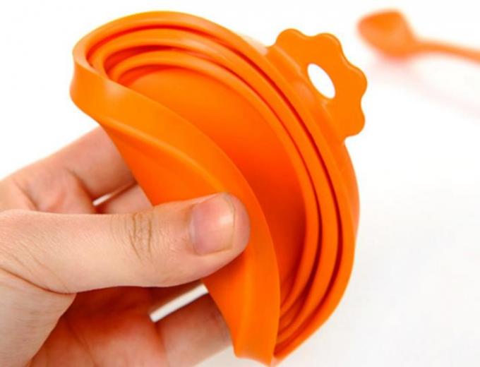 Excellent Sealing Unique Kitchen Gadgets , Pet Food Silicone Can Lids Seamless