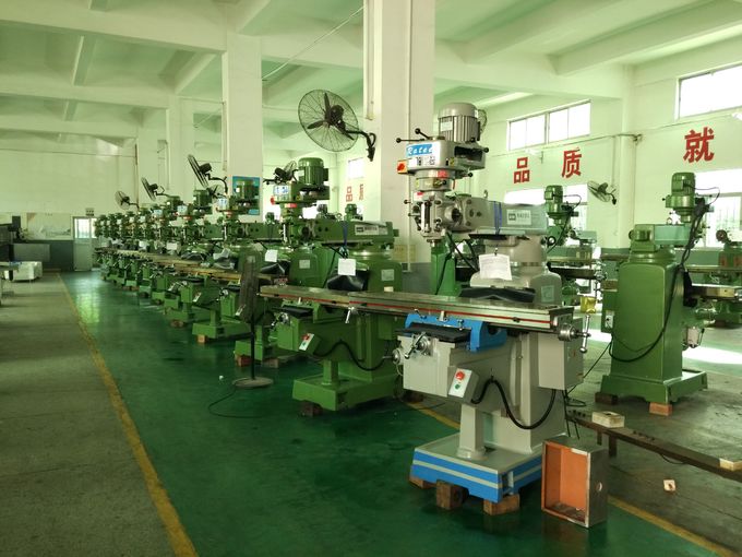 NT40 / 5HP Spindle Turret Head Milling Machine Universal Bed Type Turret RAM Knee Milling Machine
