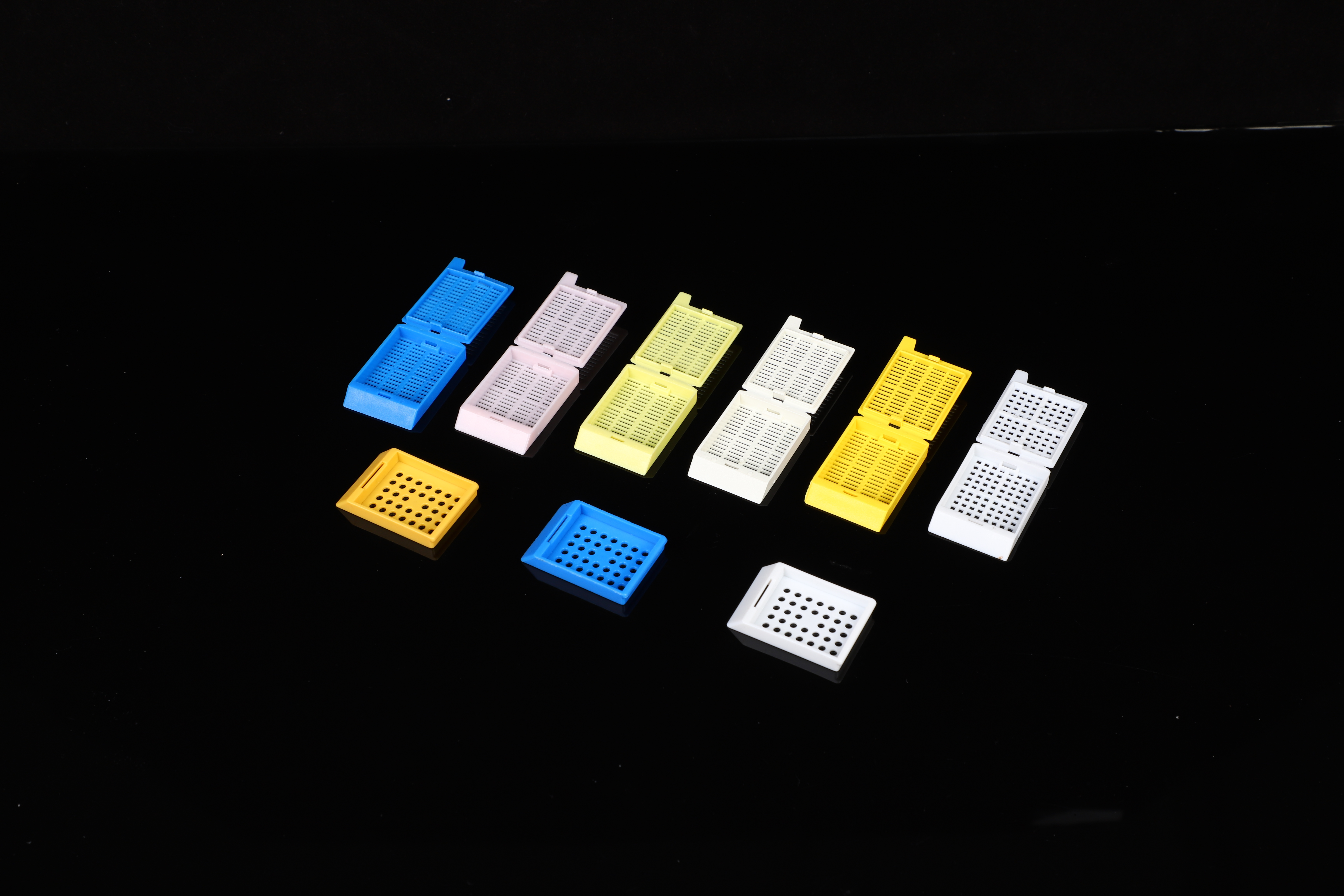 Factory Direct: High-Quality POM Disposable Embedding Boxes in a Variety of Types – Order Now!