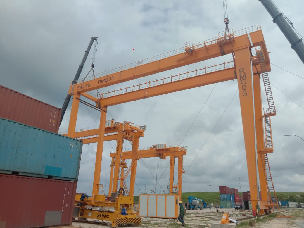 Container gantry crane 