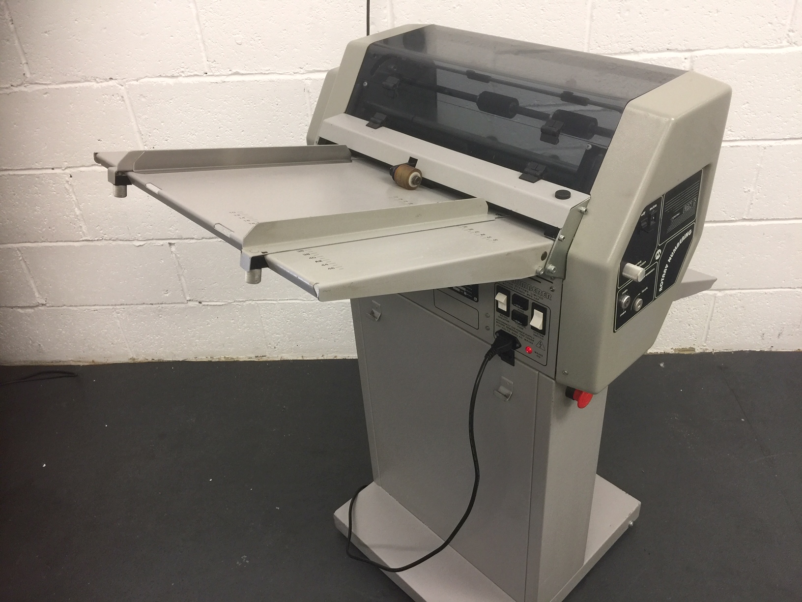 PT 33LSC - Graphic Whizard - Numbering, Creasing, Perforating, Scoring, Slitting, Cutting, Folding, UV Coaters & Bindery Machines - Print Finishing Equipment