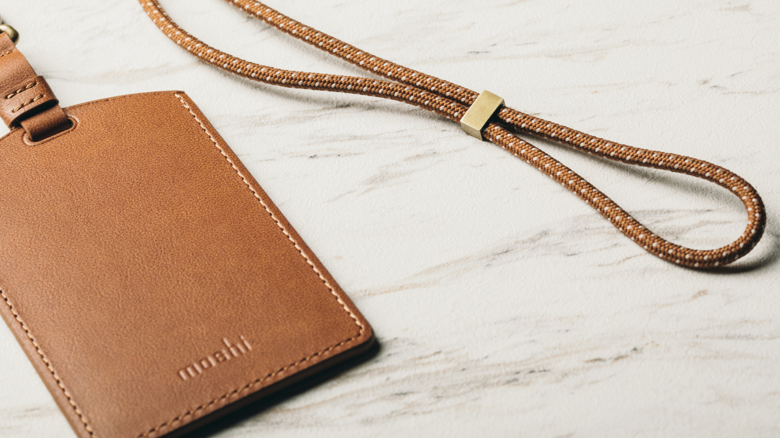 Badge Holder | Moshi