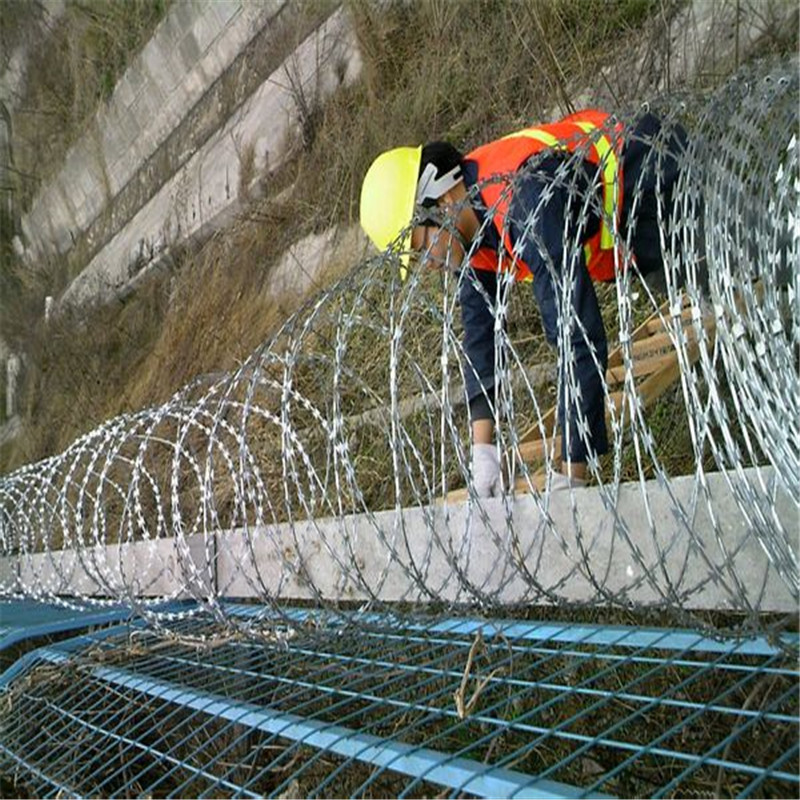 razor barbed wire35