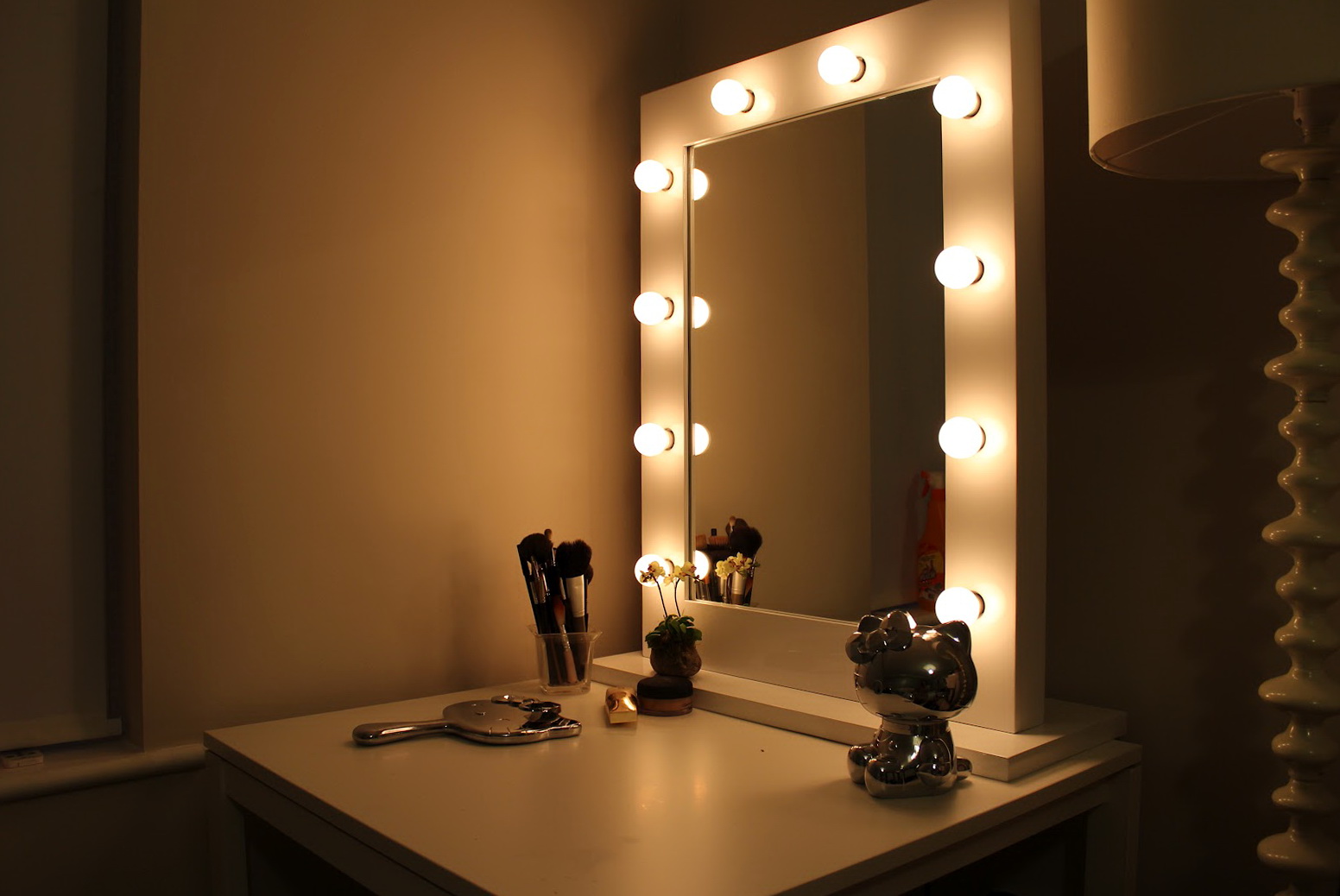 Hollywood Vanity Mirror With Lights  Bearpath Acres