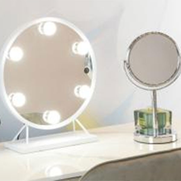 Hollywood LED light bulb makeup mirror