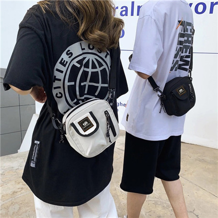 Unisex-shoulder-bag (5)