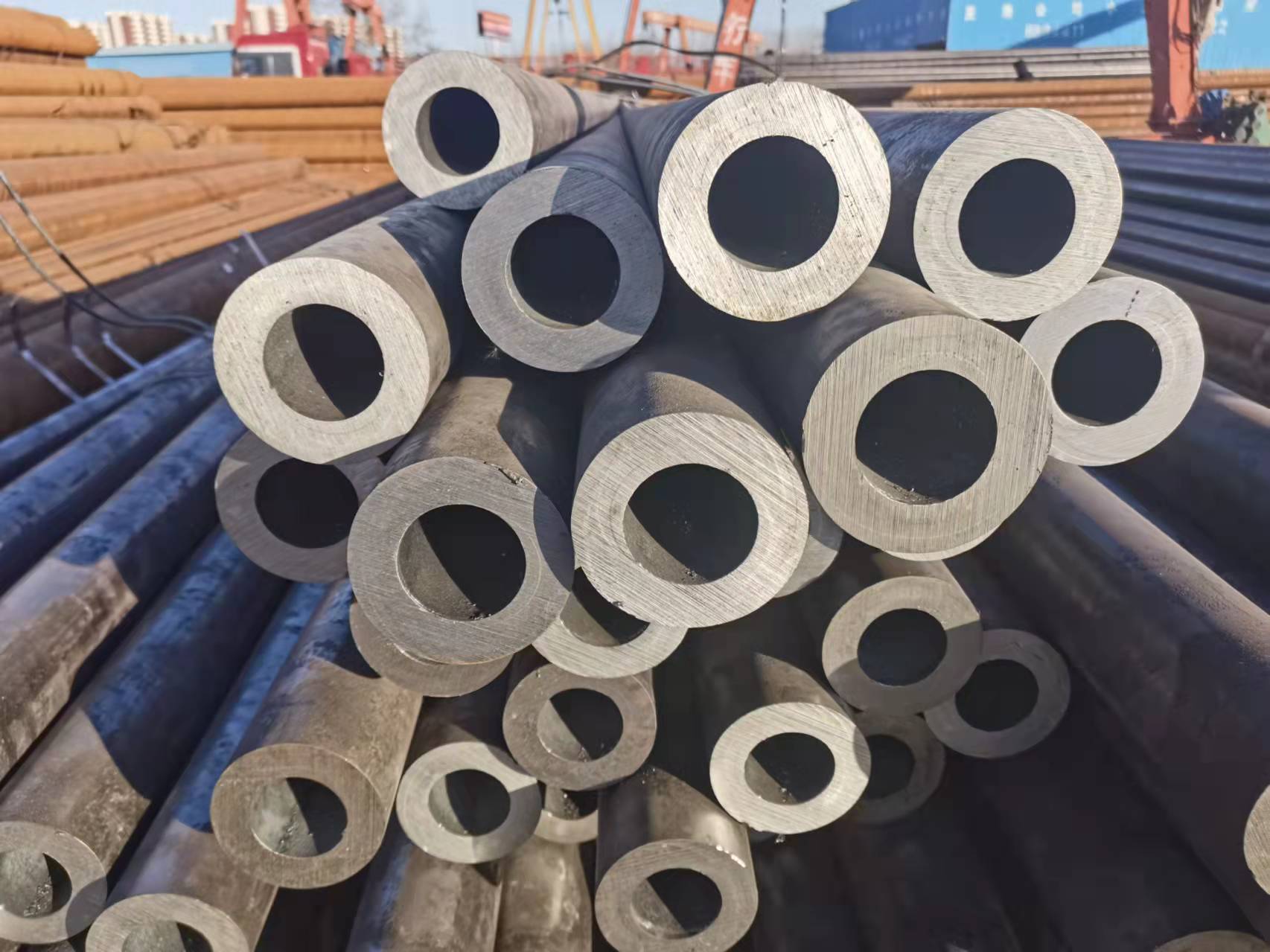 Q345B medium thick wall seamless steel pipe <a href='/customized/'>customized</a>