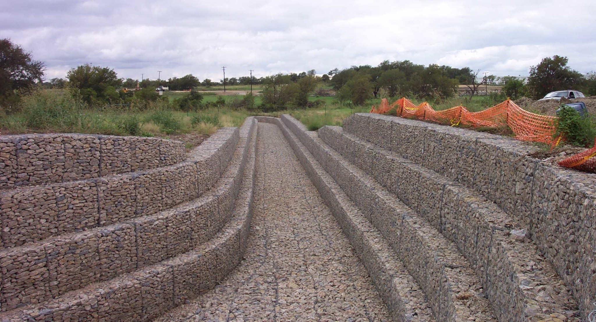 Gabion Baskets (Boxes) are made of hexagonal Galvanized / PVC / Zinc coated double-twisted mild steel wire mesh.