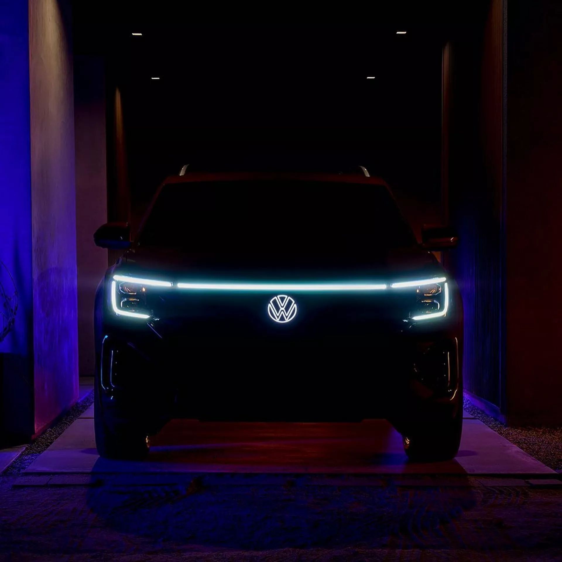 The Volkswagen Atlas Prepares for a Second Facelift, 2024 Model Gets LED <a href='/light-bar/'>Light Bar</a> - autoevolution