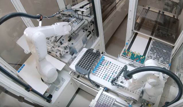 Wafer handling using 17 cleanroom robots from KUKA | KUKA AG