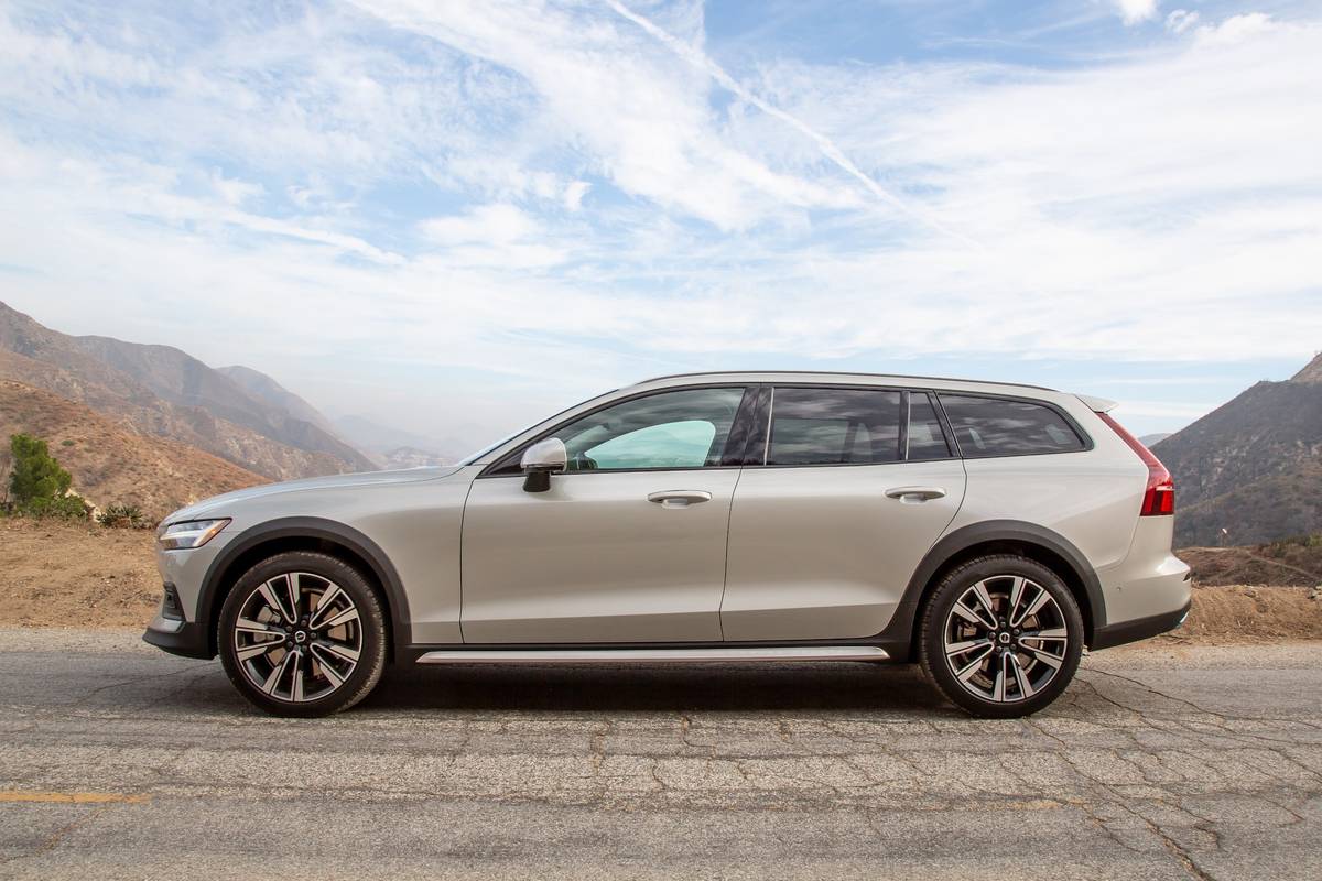 Volvo V60 Cross Country | Best Car Price 2020