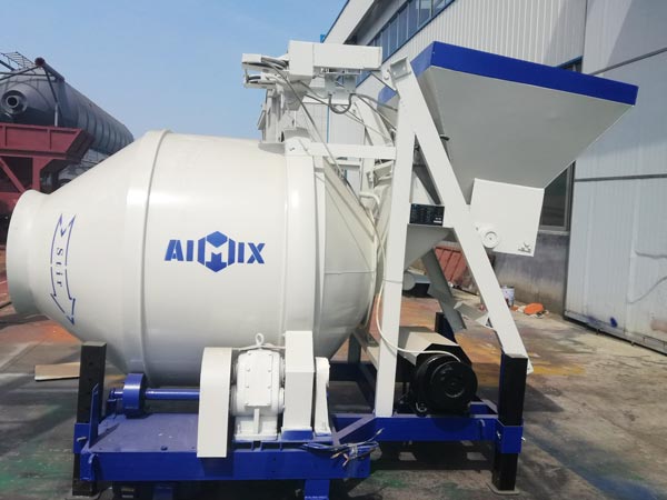 Small mobile Concrete Mixing Plant Truck Mounted Concrete Mixer Pump (JBC40)