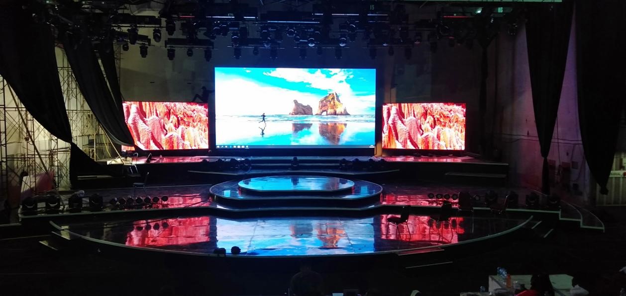 P2.5 high definition and high resolution indoor LED advertising screen video wall for rent | leyarled