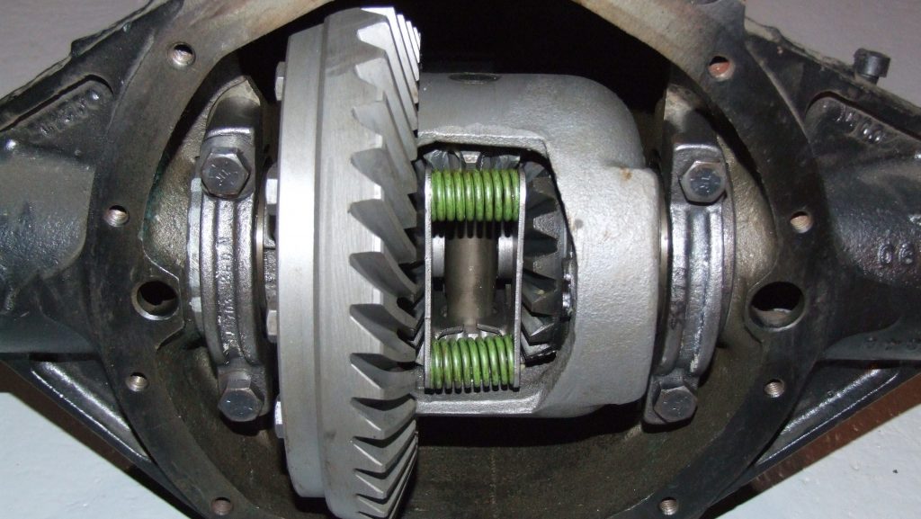 Gripper plate differential fitting and gearbox bearing preload setting - The Pinderwagen