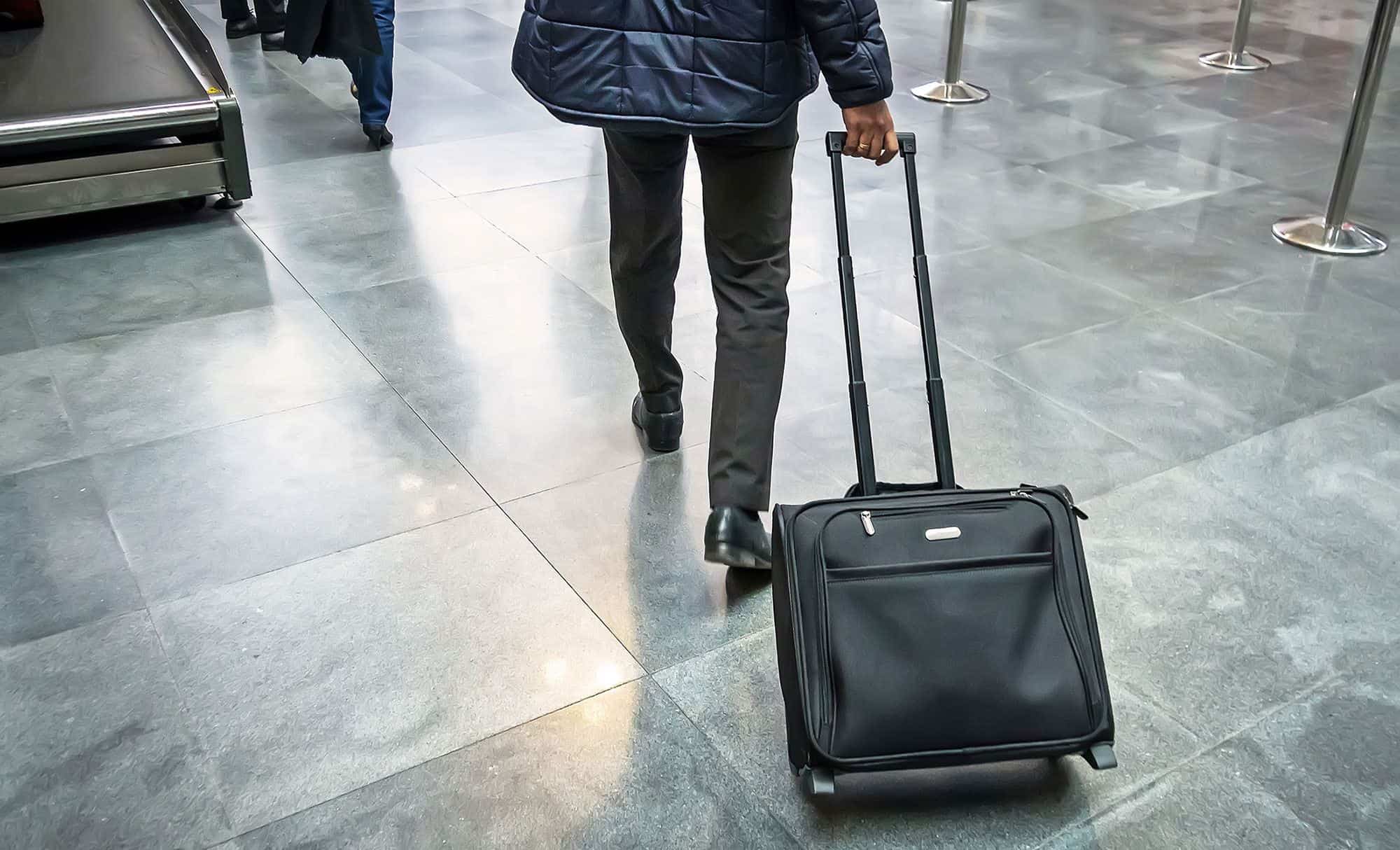 Best Men's Garment Travel Bag For Carrying A Suit - Mens Top Spot