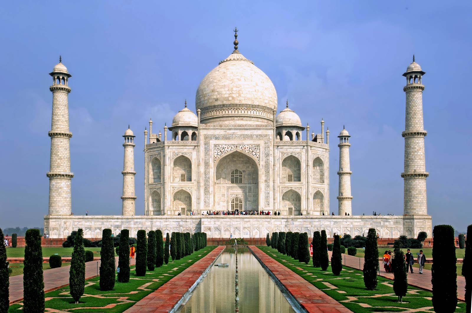 In ASI plan to conserve Taj Mahal: Shoe covers, switch to CNG in Agra : I_N_D_I_A