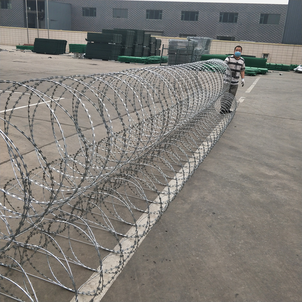 Factory Direct: Ultimate Mobile Security Barriers & Three <a href='/coil-razor/'>Coil Razor</a> Wire